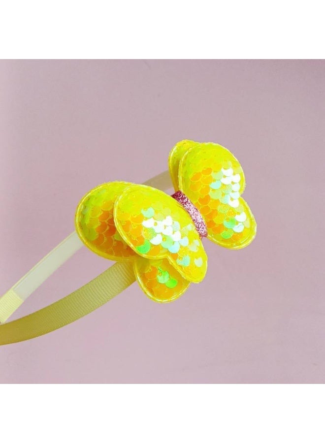 طوق شعر بناتي للأطفال مزين بفراشة لامعة متعددة الألوان، خفيف ومريح على الرأس، مناسب للاستخدام اليومي والمناسبات، ويضيف لمسة مرحة وأنيقة لإطلالة الأطفال. - Image 5